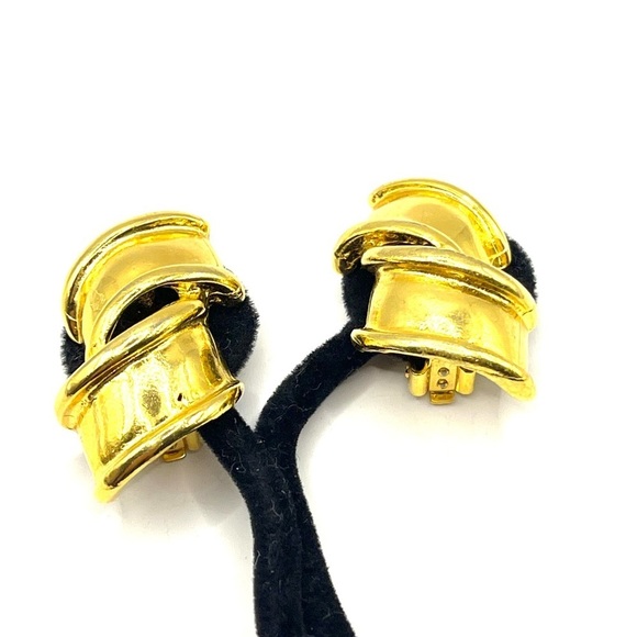 Gold Tone Sculptural Textured Large Clip on Earrings Made in the USA - Picture 3 of 12